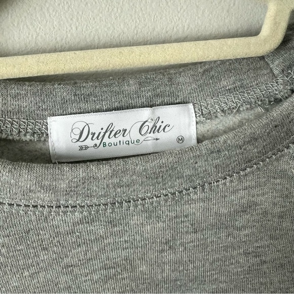 Women's Free Bird Graphic Gray Sweatshirt, cropped, size medium - Picture 2 of 3